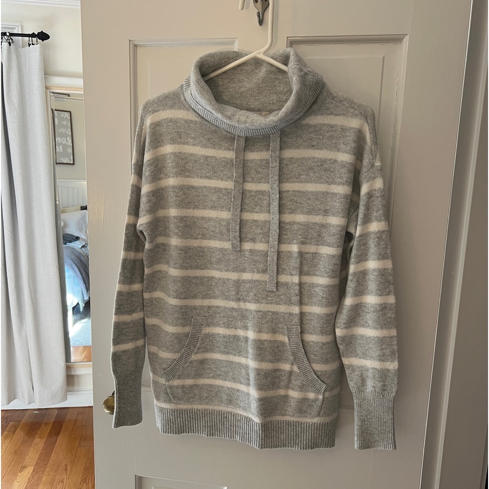 Size Small, Sweater Pullover - no flaws